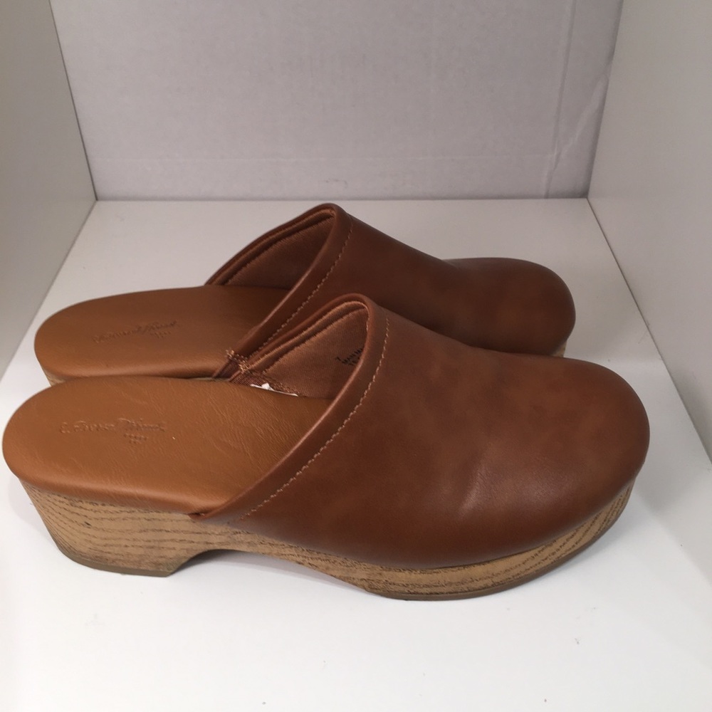 Universal Thread Clogs / Mules Women's 7